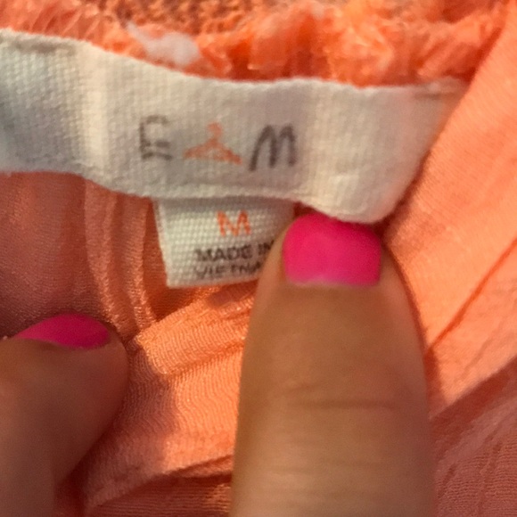 Super cute tank!! 🍑 - Picture 2 of 4